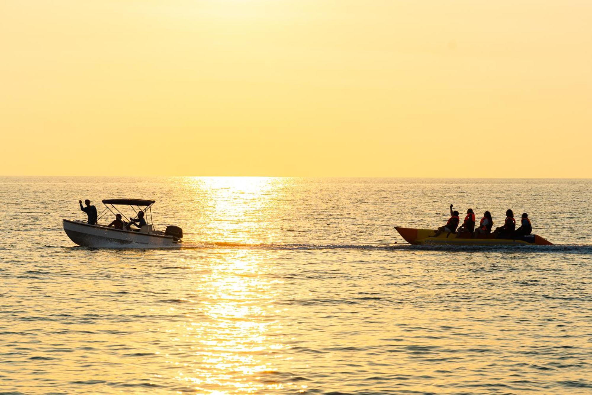 Q Beach Resort Cabangan ภายนอก รูปภาพ