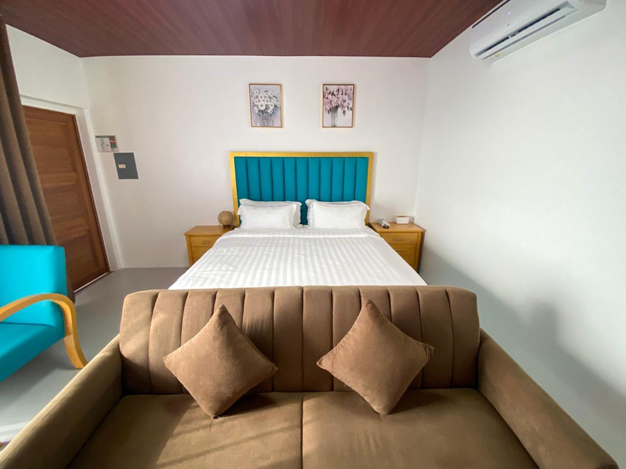 Q Beach Resort Cabangan ภายนอก รูปภาพ