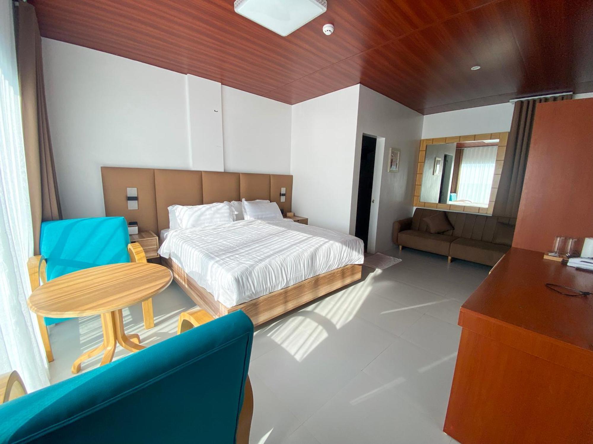Q Beach Resort Cabangan ภายนอก รูปภาพ